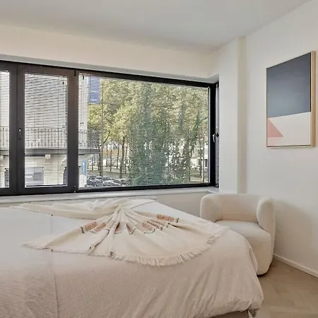 Deluxe 2-br In