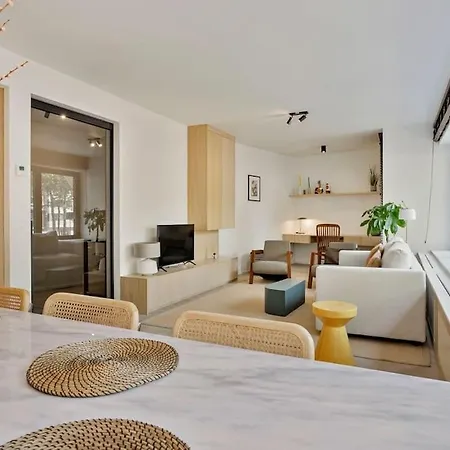 Deluxe 2-br In Apartment